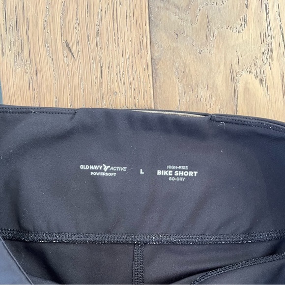 Old Navy Powersoft Bike Short 6 inch Women Large Black - Picture 3 of 5